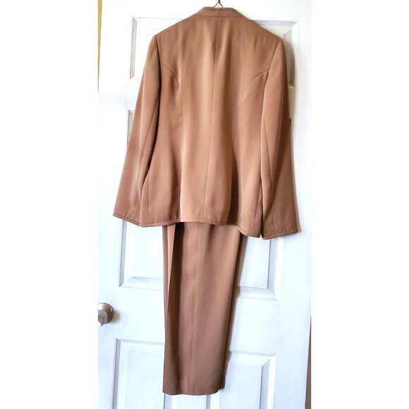 VINTAGE WOMENS HARVE BENARD 2 PIECE BEIGE PANT SUIT SIZE 12 - Picture 5 of 11